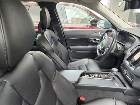 Used 2020 Volvo XC90 T6 Momentum w/ Protection Package Premier image 9