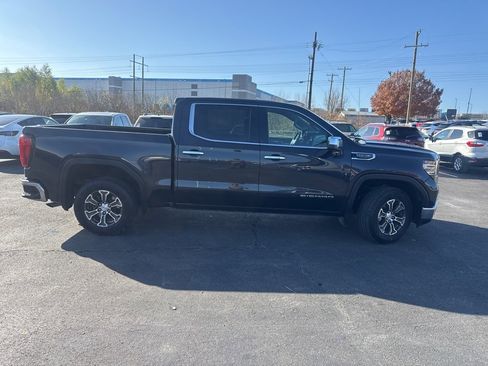 Used 2024 GMC Sierra 1500 SLT image 2
