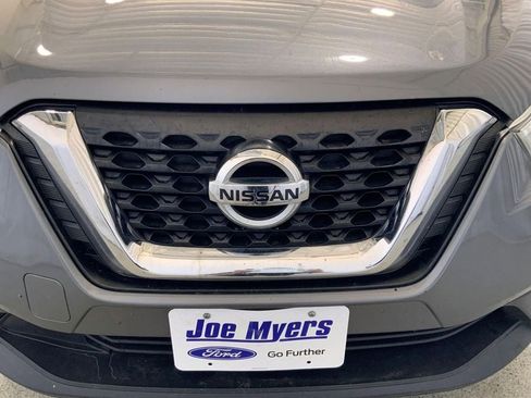 Used 2018 Nissan Kicks SV FWD image 27