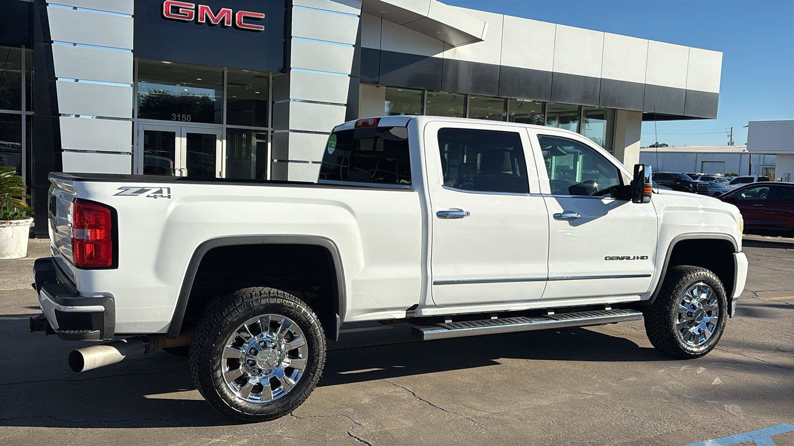 Used 2016 GMC Sierra 2500 Denali w/ Duramax Plus Package AWD/4WD image 7