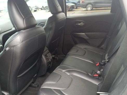 Used 2019 Jeep Cherokee Limited AWD/4WD image 4