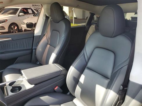 Used 2024 Tesla Model Y Performance image 21