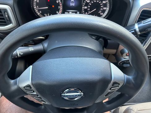 Used 2017 Nissan Titan SV AWD/4WD image 35