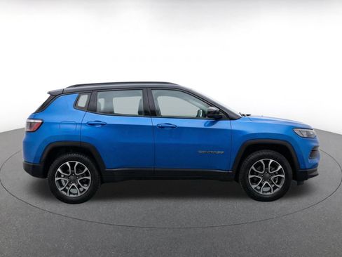 Used 2025 Jeep Compass Trailhawk AWD/4WD image 11
