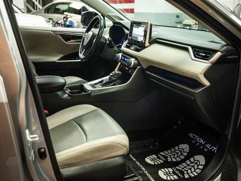 Used 2019 Toyota RAV4 Limited w/ Carpet Mat Package FWD image 14