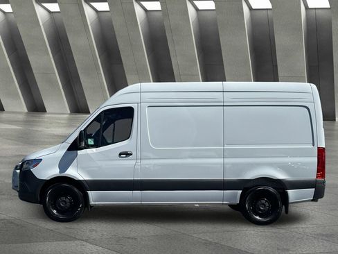 Used 2025 Mercedes-Benz Sprinter 2500 image 7