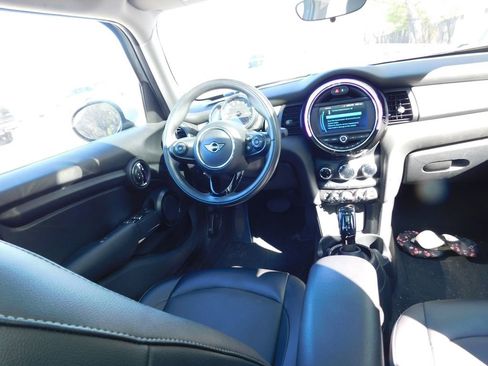 Used 2020 MINI Cooper 4-Door Hardtop image 7