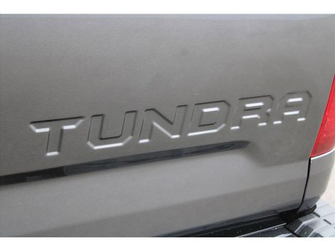 Used 2014 Toyota Tundra SR5 w/ SR5 Upgrade Package AWD/4WD image 35