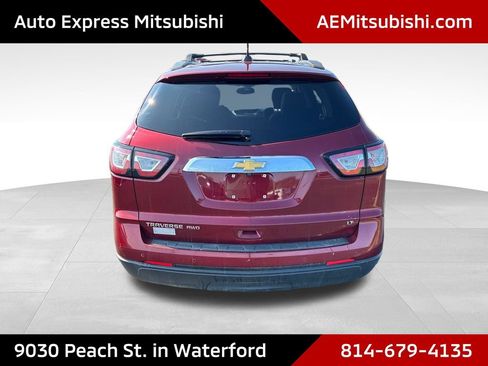 Used 2017 Chevrolet Traverse LT w/ Style and Technology Package AWD/4WD image 3