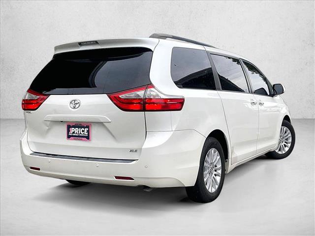 Used 2017 Toyota Sienna XLE FWD image 2