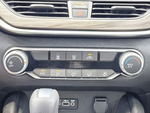 Used 2025 Nissan Altima 2.5 SV FWD image 24