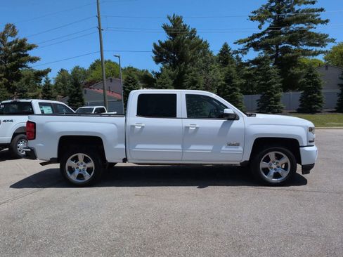 Used 2018 Chevrolet Silverado 1500 LT w/ Texas Edition AWD/4WD image 9