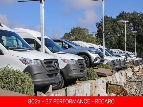 Used 2025 Ford F150 Raptor AWD/4WD image 45
