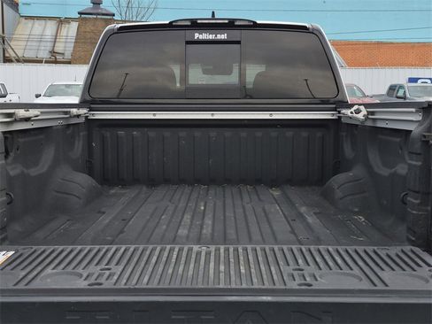 Used 2024 Nissan Titan SV w/ SV Convenience Package image 8