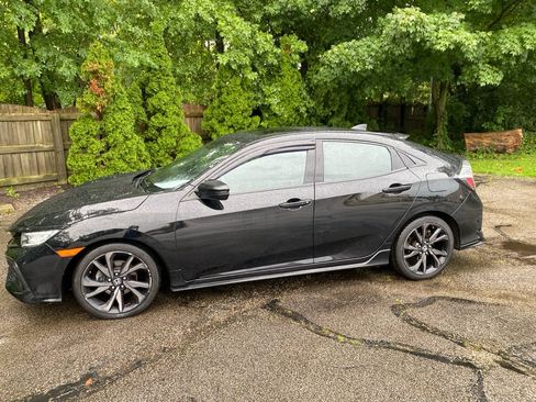 Used 2017 Honda Civic Sport Touring image 2