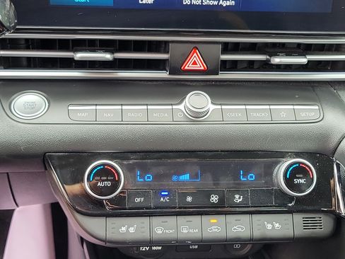 Certified 2023 Hyundai Elantra Limited FWD image 17