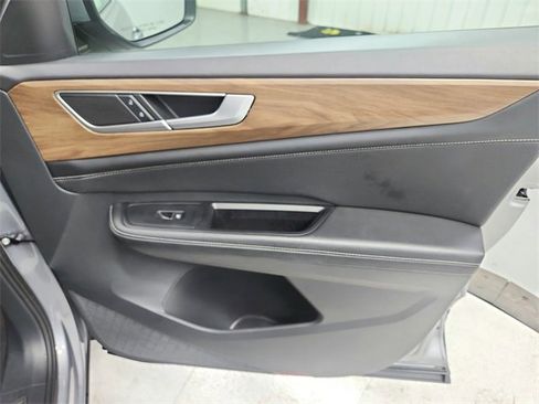 Used 2024 Volkswagen Atlas SE image 37