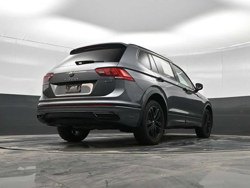 Used 2022 Volkswagen Tiguan SE R-Line image 34