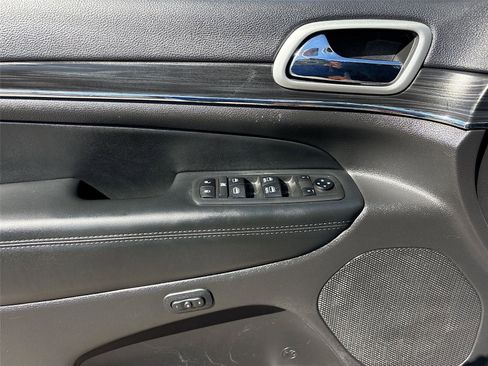 Used 2019 Jeep Grand Cherokee Limited image 19