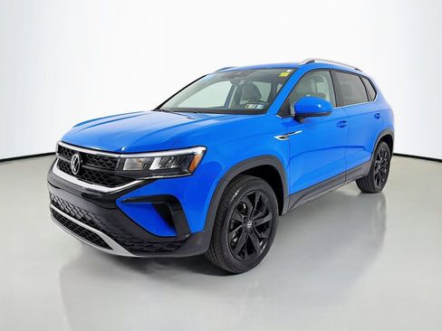 Certified 2023 Volkswagen Taos SE w/ Panoramic Sunroof Package image 3