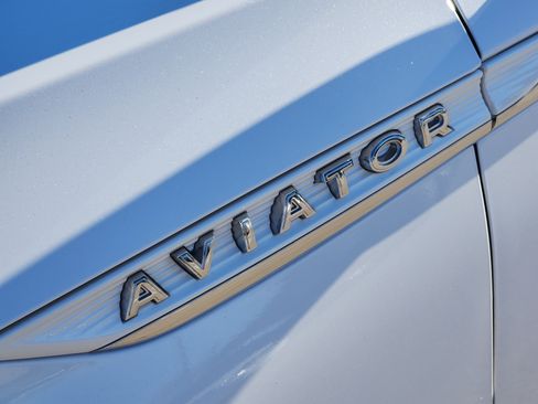 Used 2021 Lincoln Aviator Reserve w/ Equipment Group 210A image 13