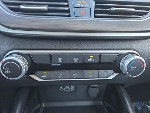 Used 2024 Nissan Altima 2.5 SV image 4