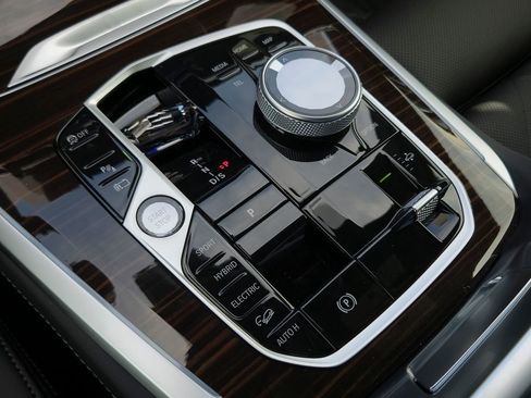 New 2026 BMW X5 xDrive50e w/ Executive Package image 9