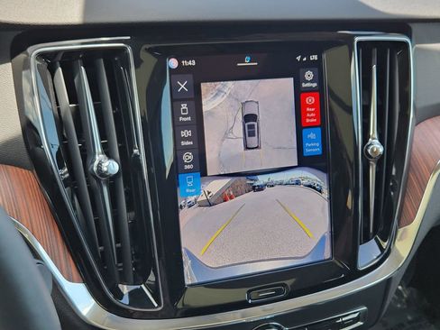 Used 2025 Volvo V60 B5 Cross Country Plus AWD/4WD image 9