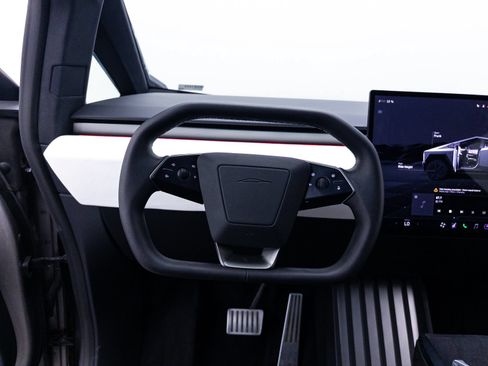 Used 2024 Tesla Cybertruck AWD Crew Cab image 30