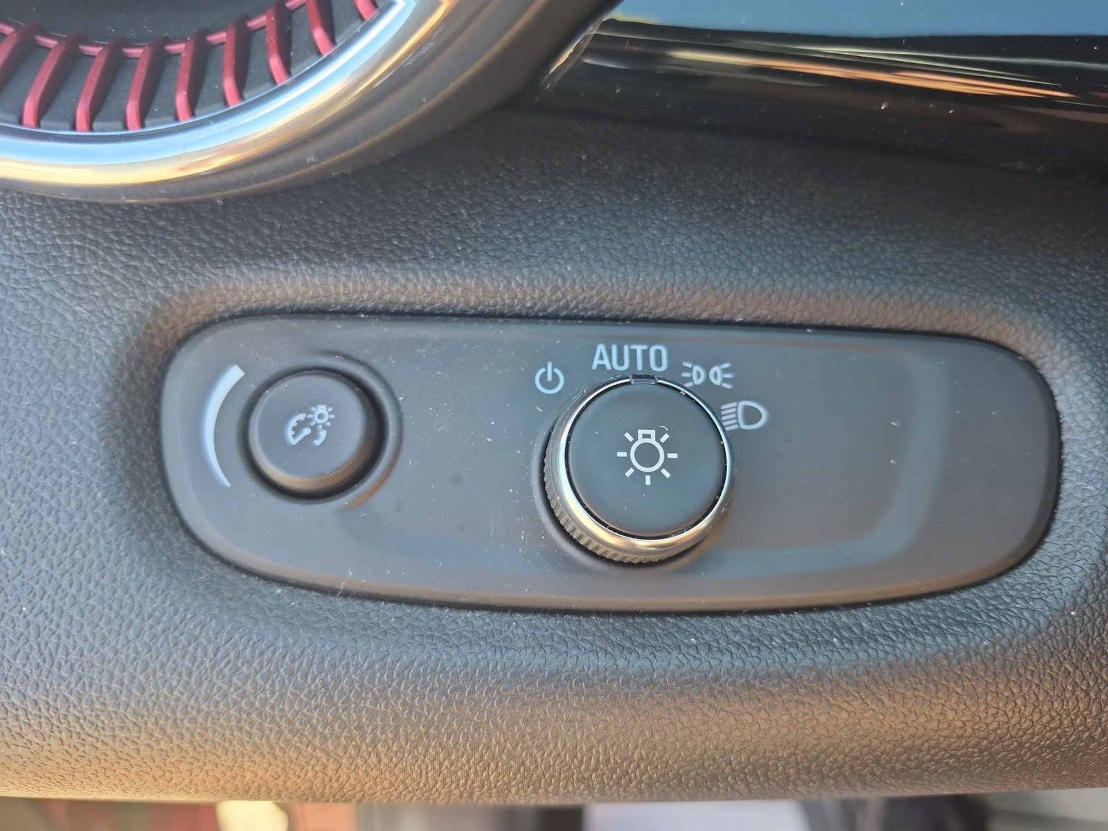 Used 2026 Chevrolet Trax RS w/ Sunroof Package FWD image 17