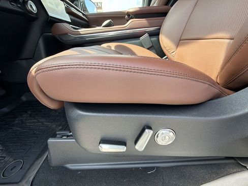 New 2026 Lincoln Navigator L Reserve AWD/4WD image 12