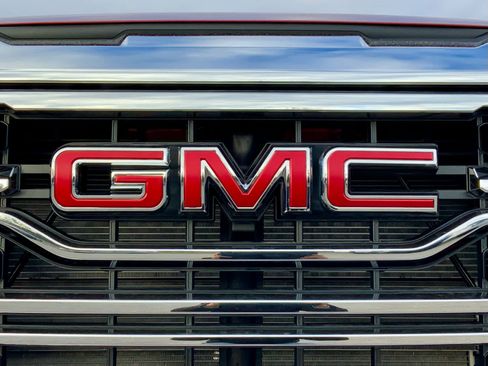 New 2026 GMC Sierra 1500 SLT image 18