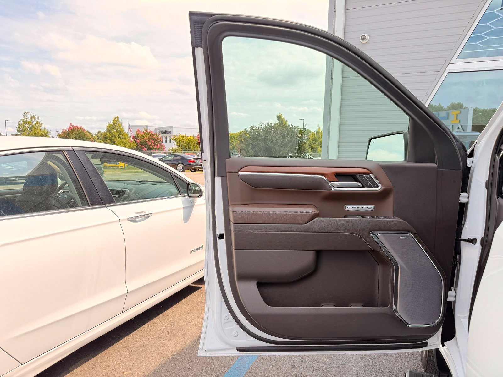 Used 2023 GMC Sierra 1500 Denali AWD/4WD image 16