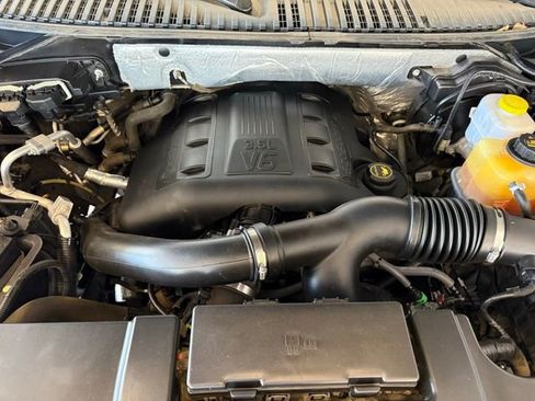 Used 2016 Ford Expedition XLT image 29