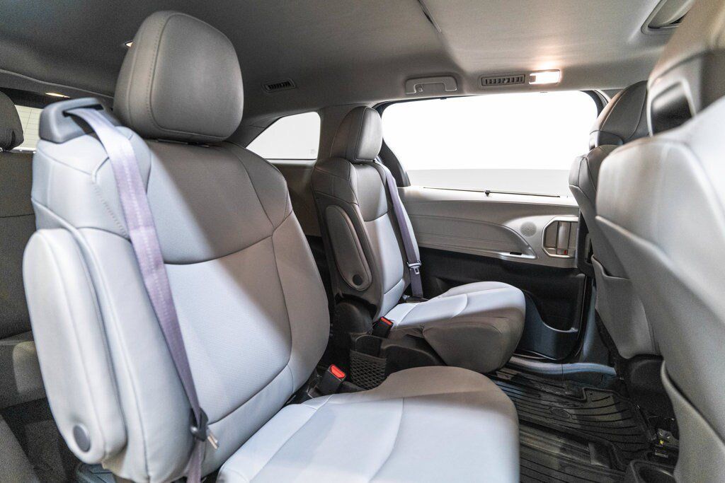 Certified 2024 Toyota Sienna XLE AWD/4WD image 33