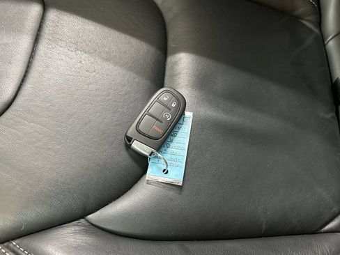 Used 2017 Jeep Cherokee Limited AWD/4WD image 12