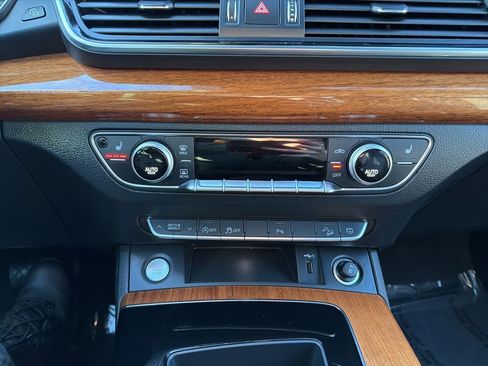 Used 2023 Audi Q5 2.0T Premium w/ Convenience Package image 30
