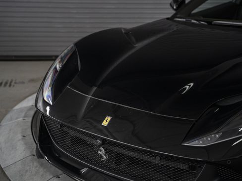 Used 2019 Ferrari 812 Superfast RWD image 10