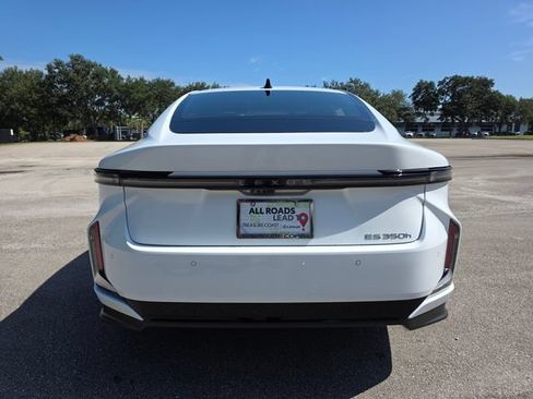 New 2026 Lexus ES 350h w/ Cold Area Package FWD image 4