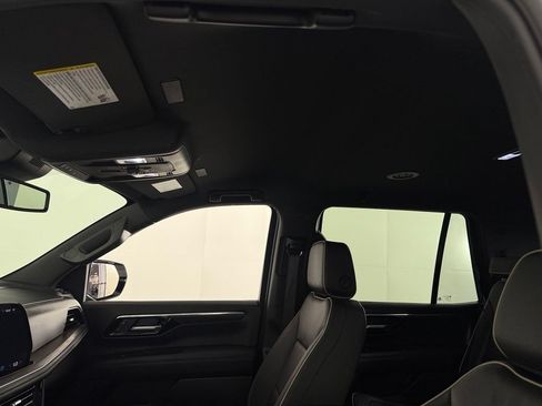 Used 2025 Chevrolet Tahoe Premier AWD/4WD image 25