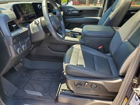 Used 2025 Chevrolet Tahoe Z71 w/ Comfort Package AWD/4WD image 15