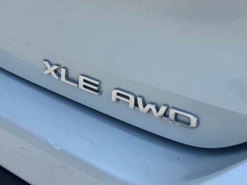 Used 2021 Toyota Highlander XLE image 7