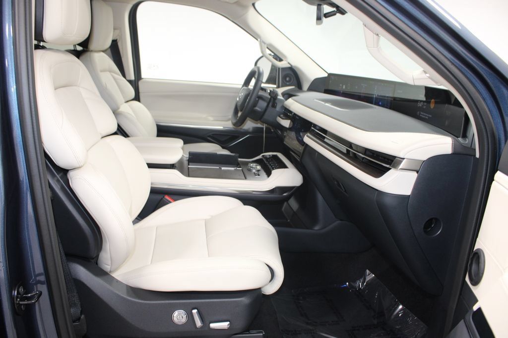 New 2027 Lincoln Navigator Premiere RWD image 30
