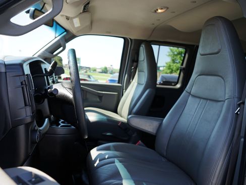 Used 2020 GMC Savana 3500 LS image 11