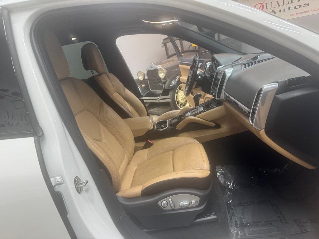 Used 2016 Porsche Cayenne AWD/4WD image 36
