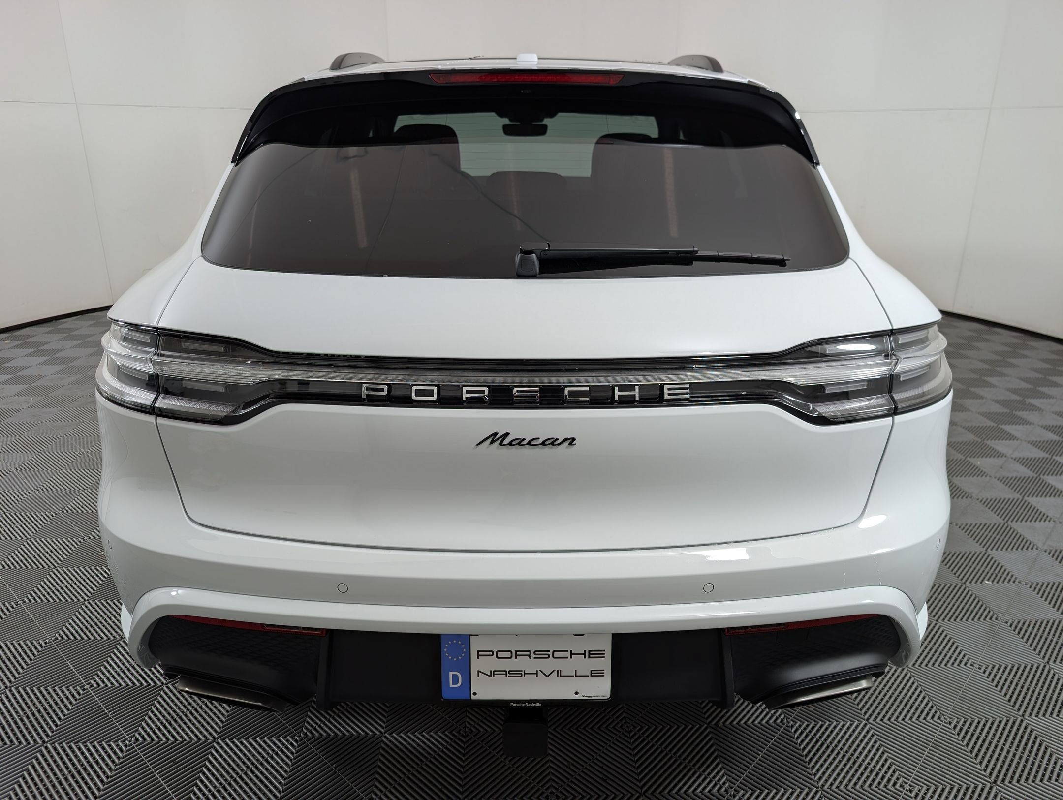 Certified 2026 Porsche Macan AWD/4WD image 11