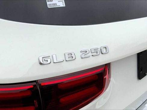 New 2025 Mercedes-Benz GLB 250 4MATIC image 19