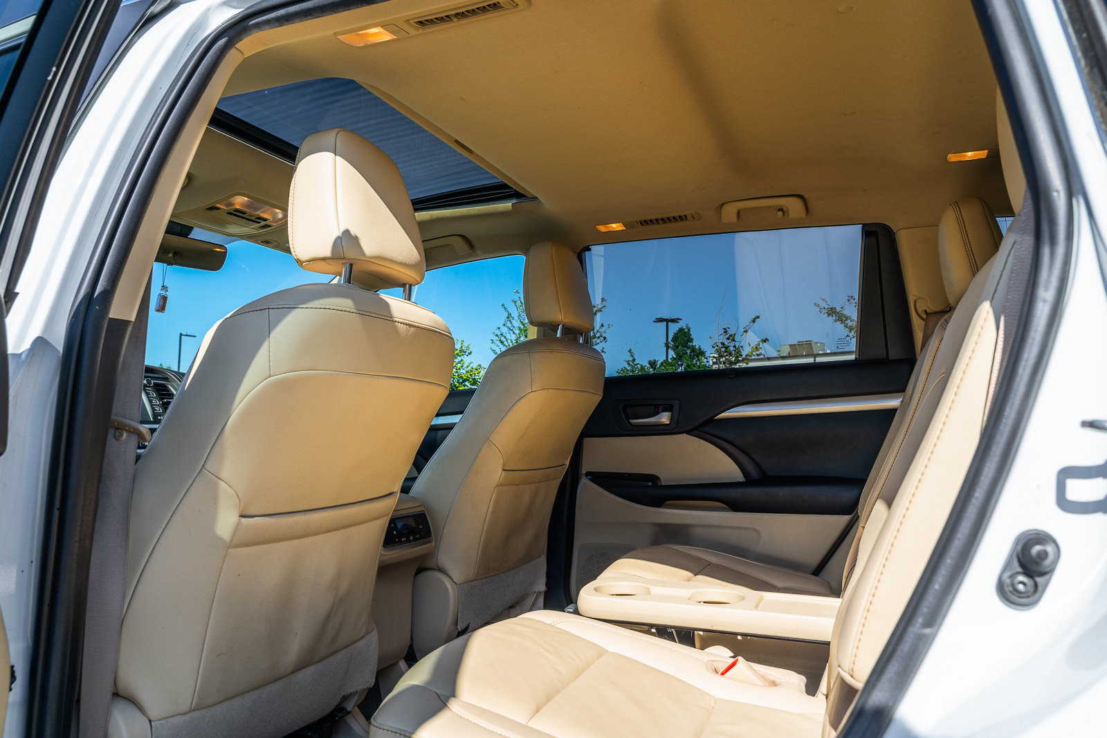 Used 2019 Toyota Highlander XLE FWD image 21