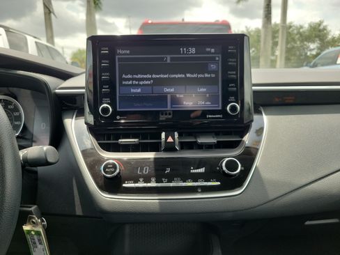 Used 2022 Toyota Corolla LE FWD image 26