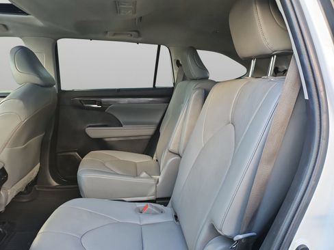Used 2022 Toyota Highlander Limited FWD image 42